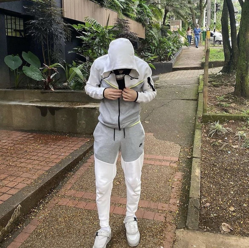 18_Nike Tracksuit