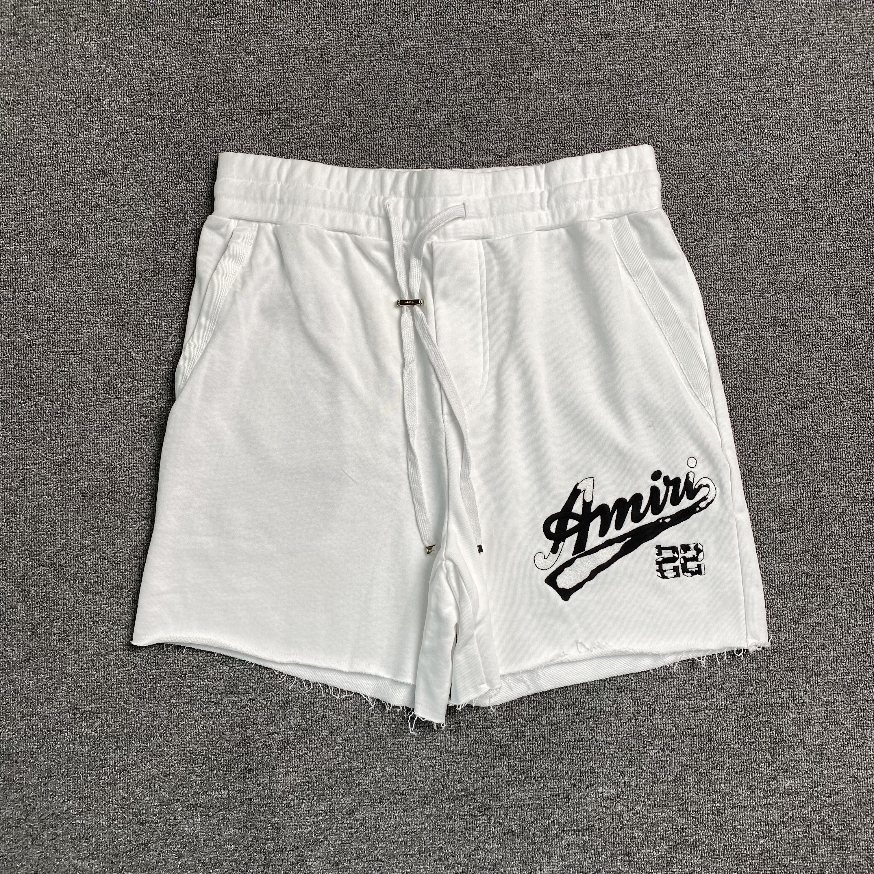 76_208 AMIRI Shorts