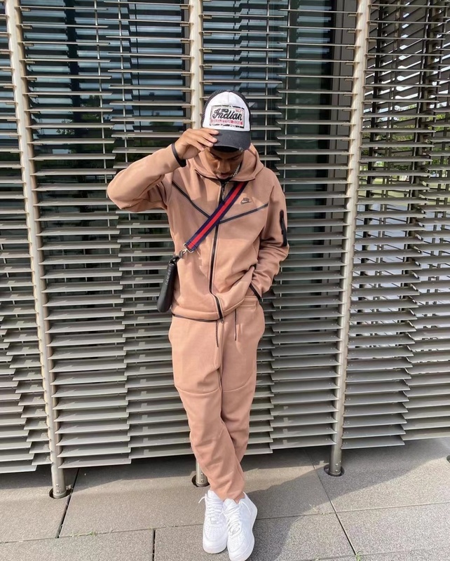 20_Nike Tracksuit