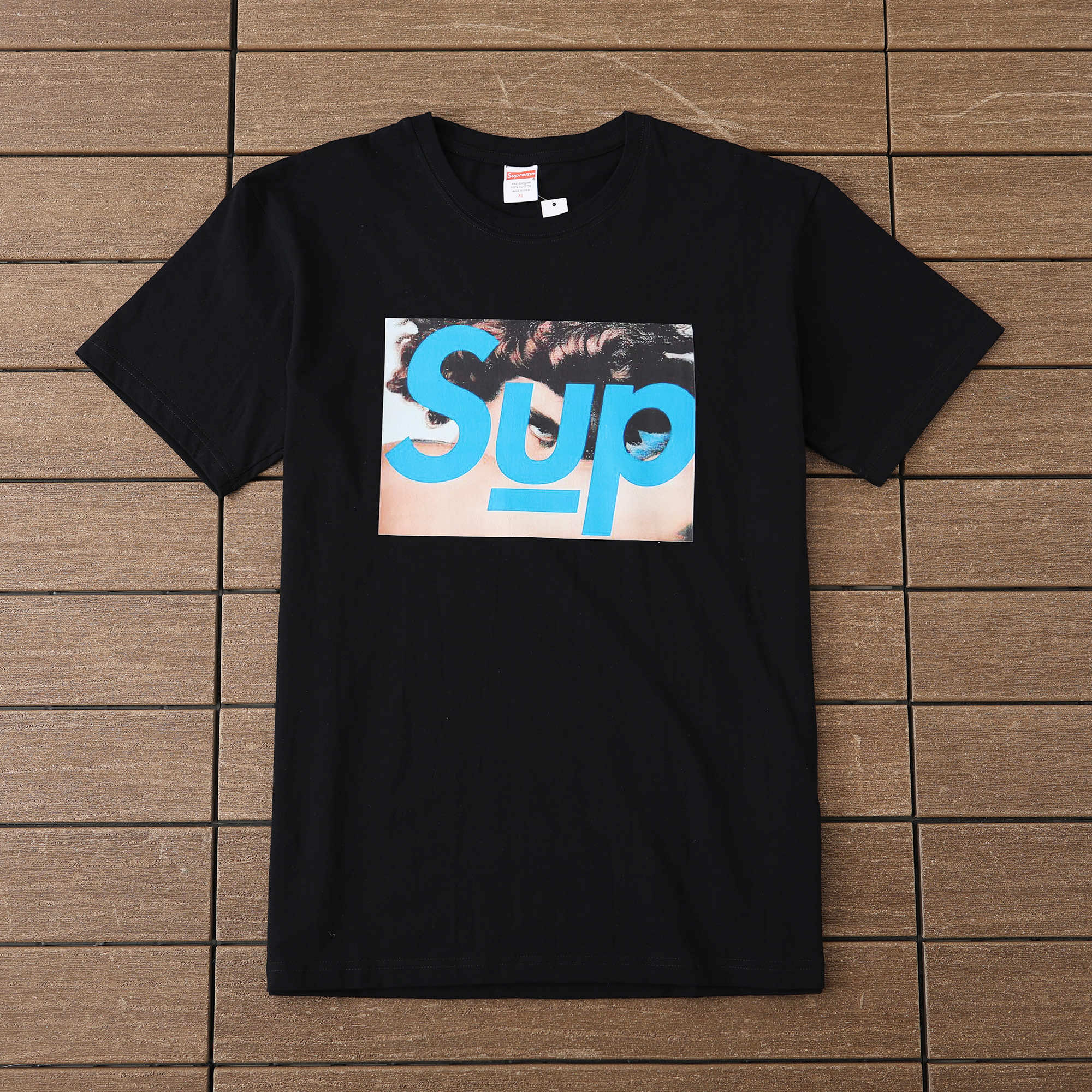 39_118 SUPREME T-shirt
