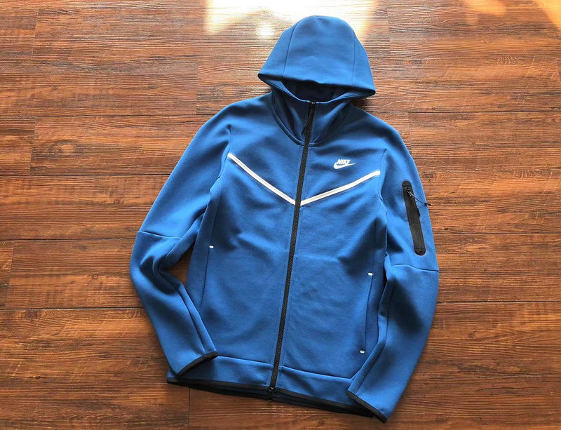 28_Nike Tracksuit