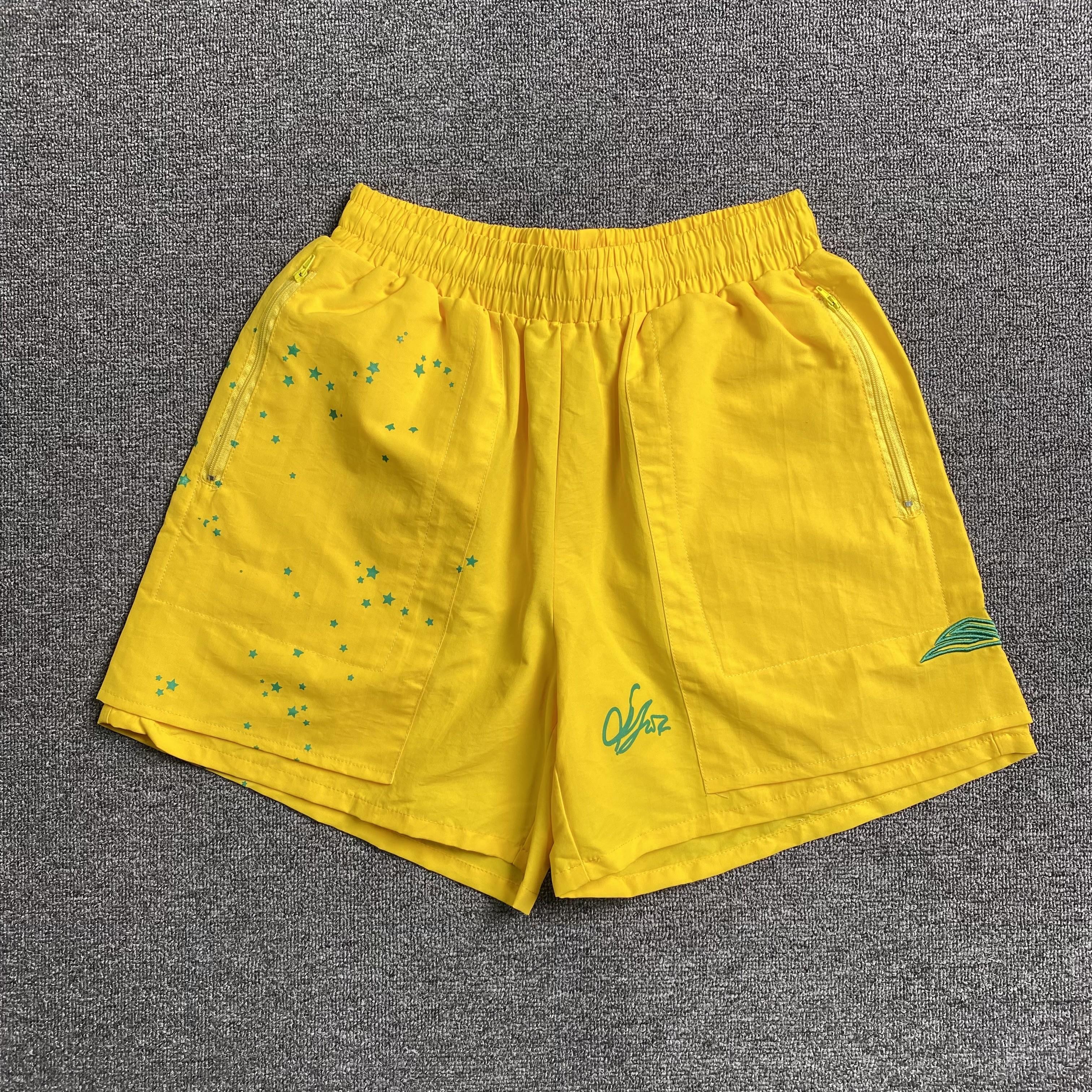 103_180 spider Shorts
