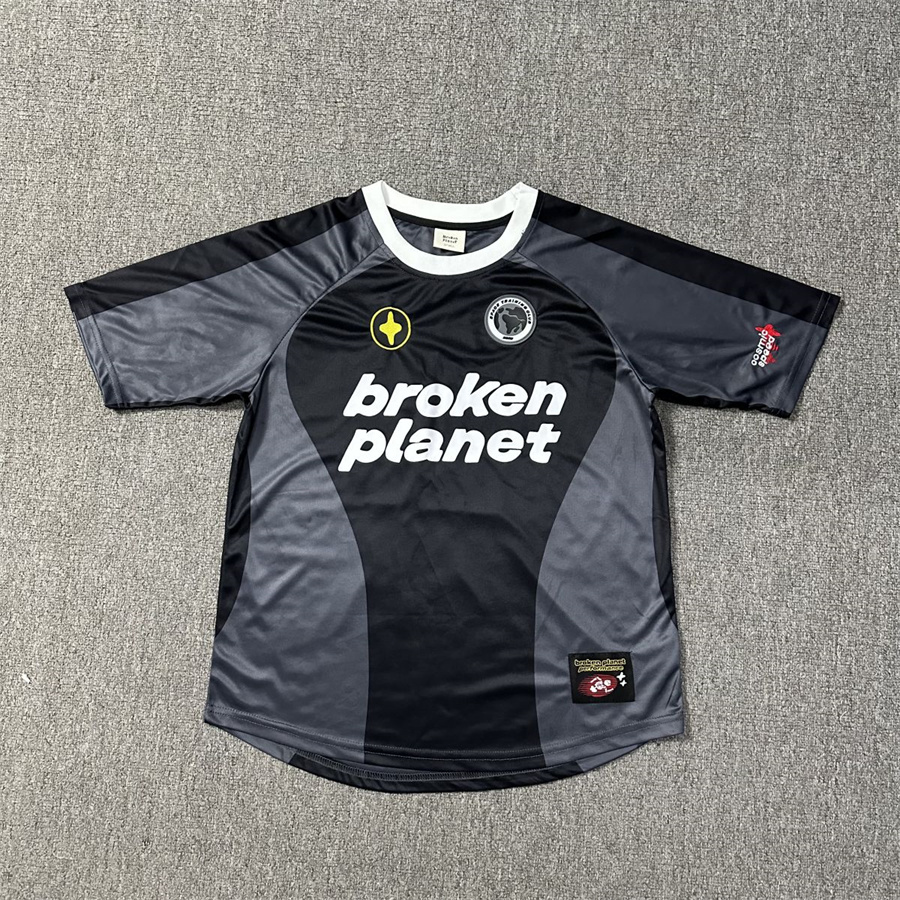 36_Broken Planet T-shirt