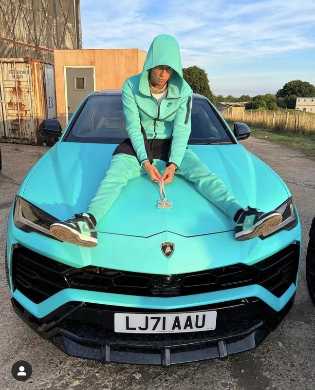 27_Nike Tracksuit