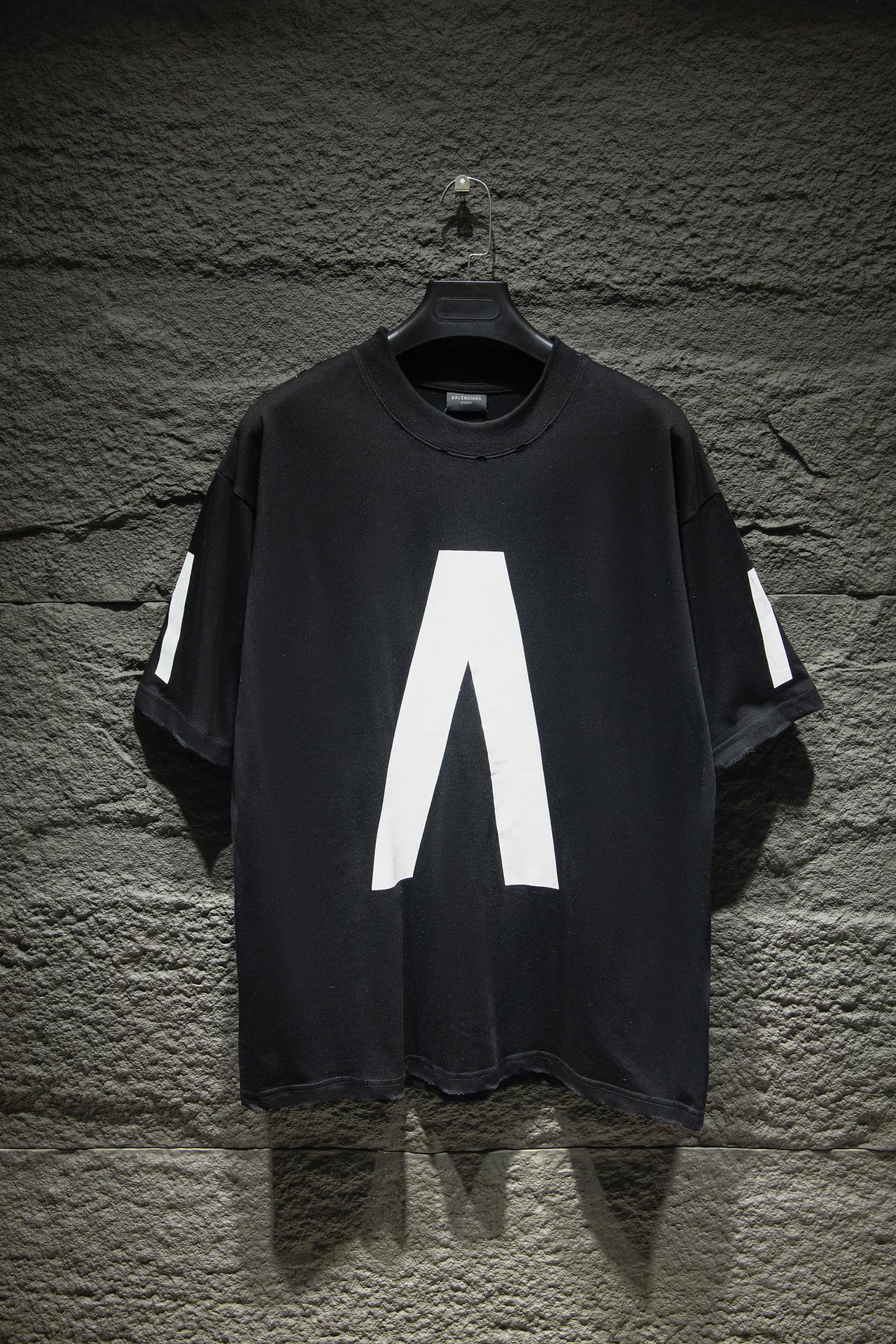 67_Balenciaga T-shirt