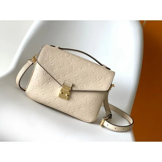 L-bag Size: 25 x 19 x 7 cm
