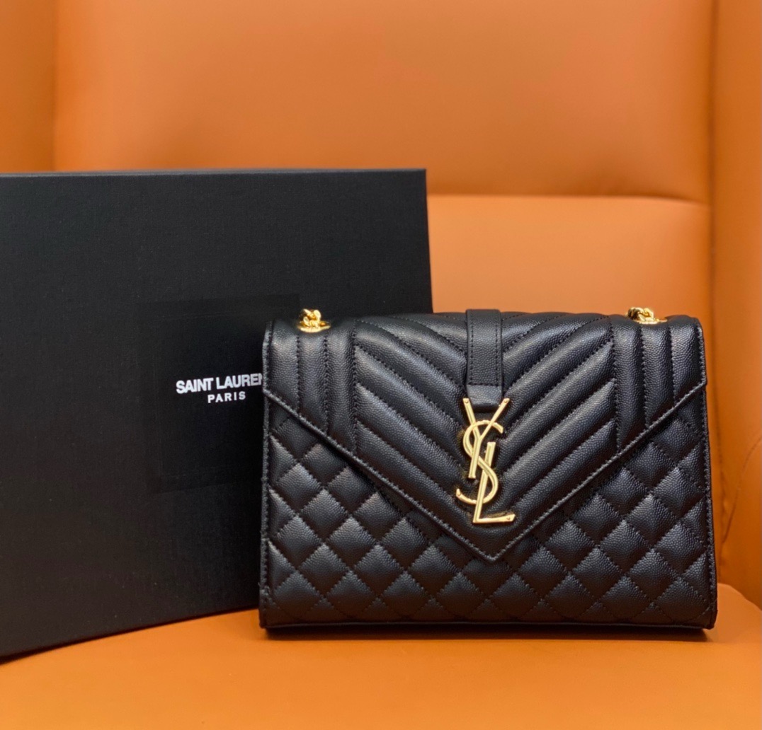 YSL-ENVELOPE MEDIUM IN QUILTED GRAIN DE POUDRE EMBOSSED LEATHER SIZE:24.0*17.5*6.0CM