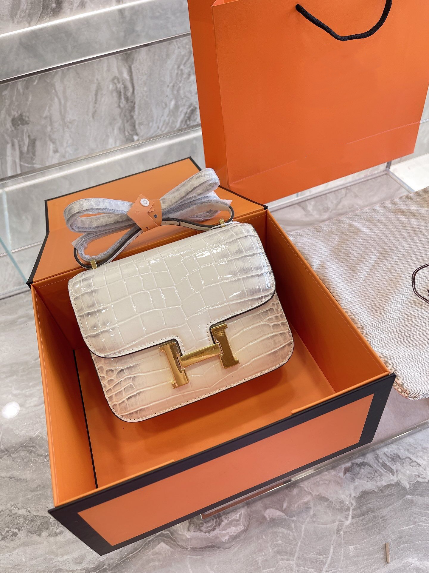 Hermes Constance Mini 19