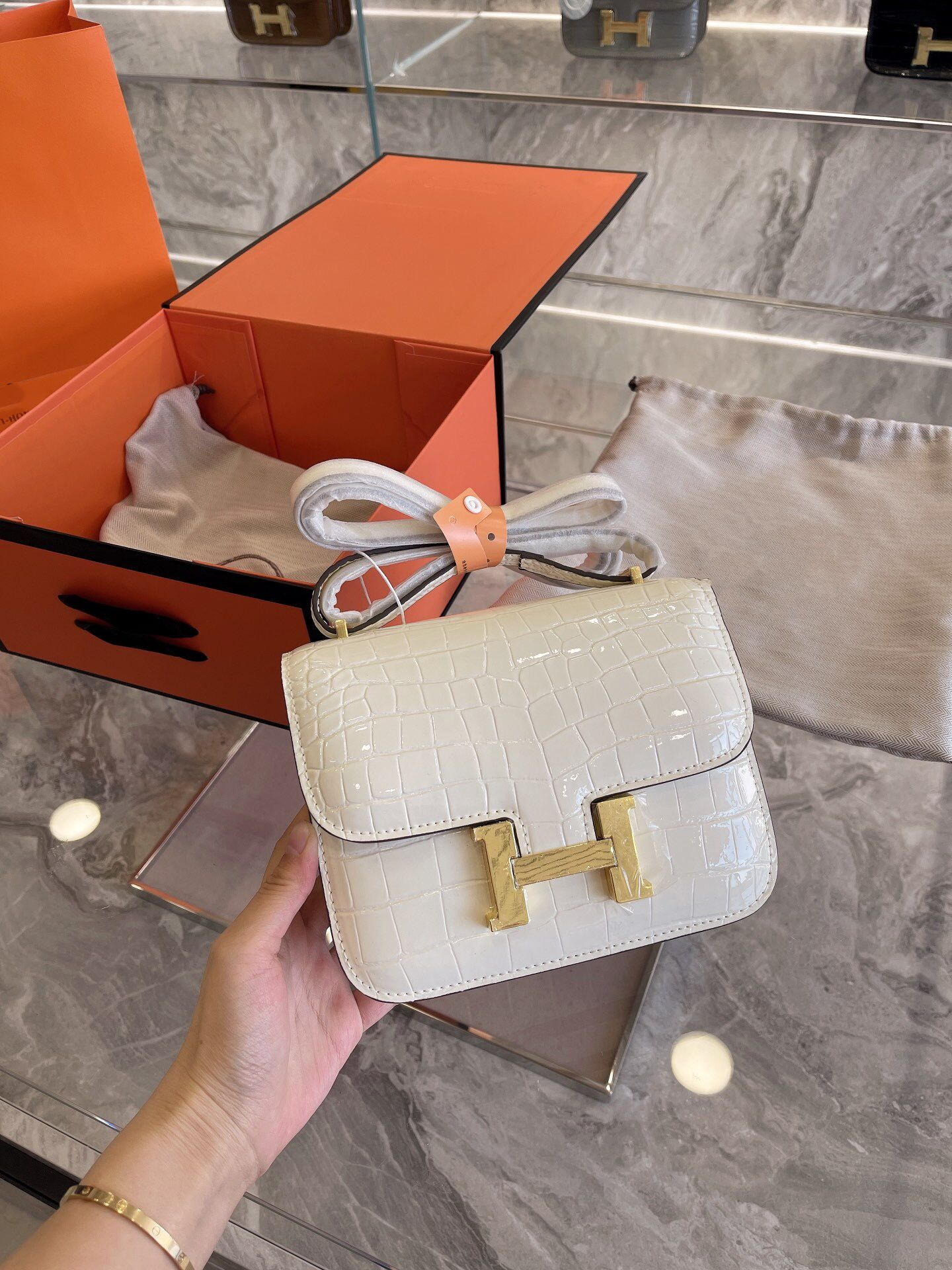 Hermes Constance Mini 19