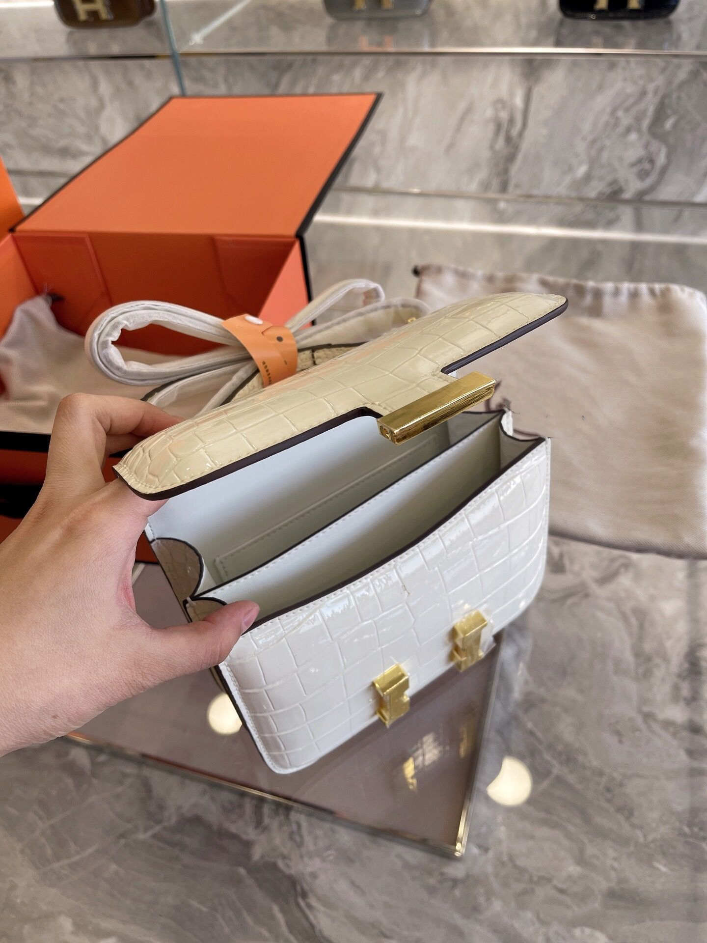 Hermes Constance Mini 19
