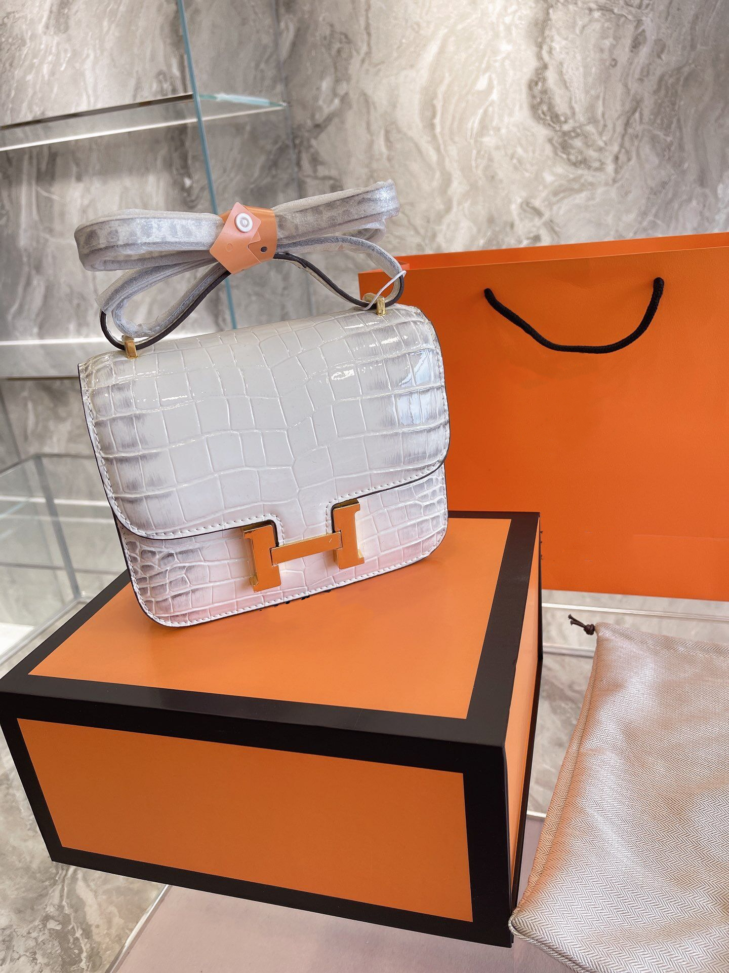 Hermes Constance Mini 19