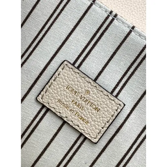 L-bag Size: 25 x 19 x 7 cm