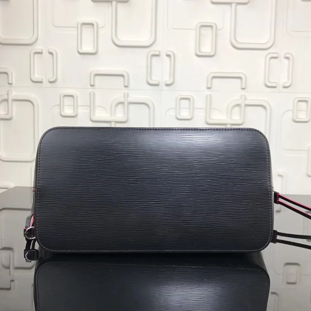 L Neverfull MM Bag In Noir Epi Leather M54185