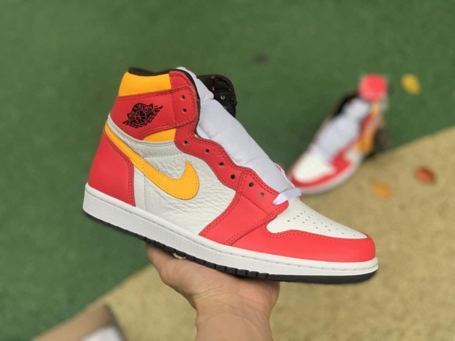 Jordan 1 Retro High OG ' Light Fusion Red '