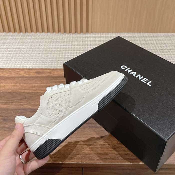 Wmns Suede Low Top Sneakers