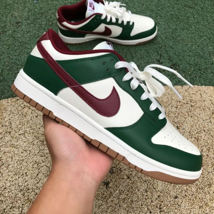 DUNK LOW ' GORGE GREEN TEAM RED '