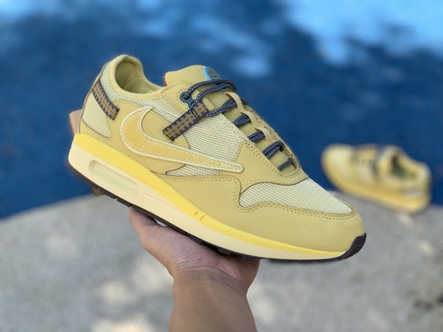 Travis Scott x Air Max 1 ' Saturn Gold '