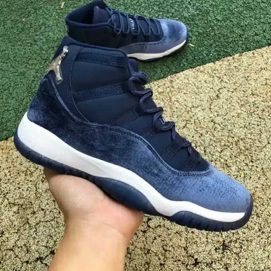 JORDAN 11 RETRO ' MIDNIGHT NAVY ' (W)
