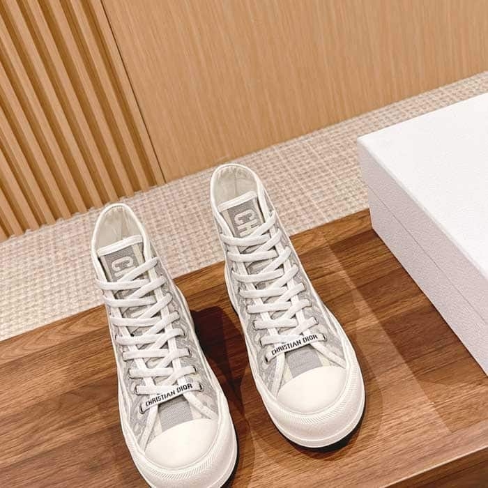 Wmns Walk ' N ' High Top Platform Sneaker