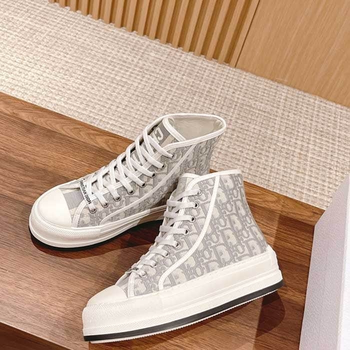 Wmns Walk ' N ' High Top Platform Sneaker