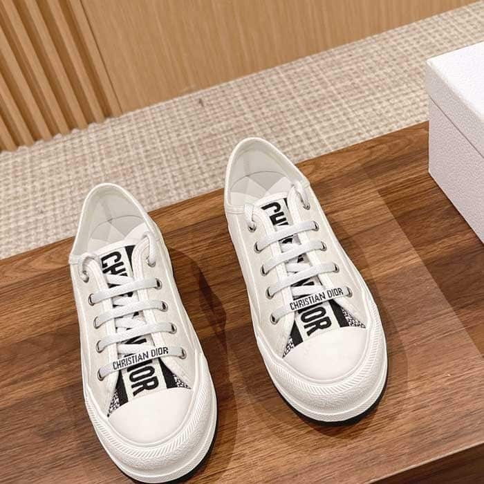 Wmns Walk ' N ' Low Top Platform Sneaker