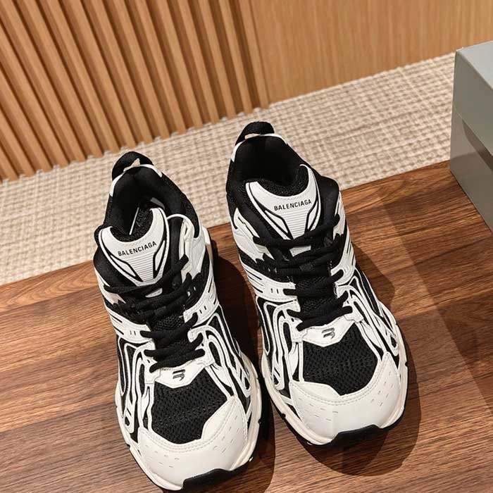 X-Pander Sneaker