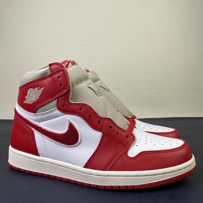 JORDAN 1 HIGH OG ' CHENILLE RED ' (W)