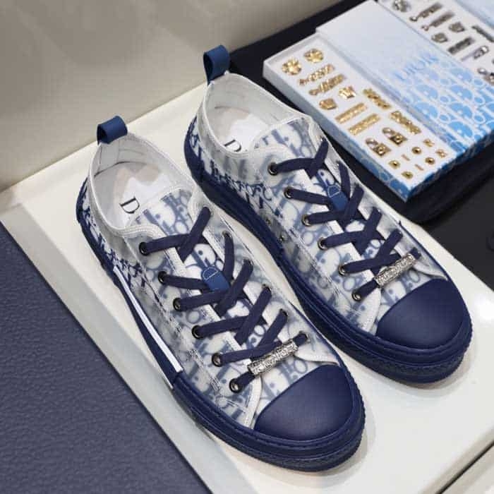 B23 Low Top Sneaker