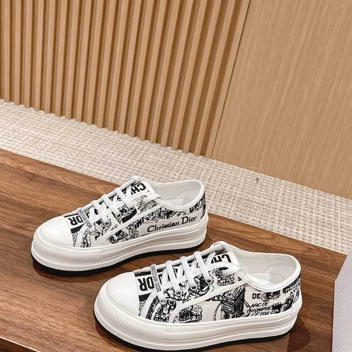 Wmns Walk ' N ' Low Top Platform Sneaker