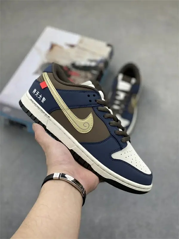 Nike SB Dunk Low ???????