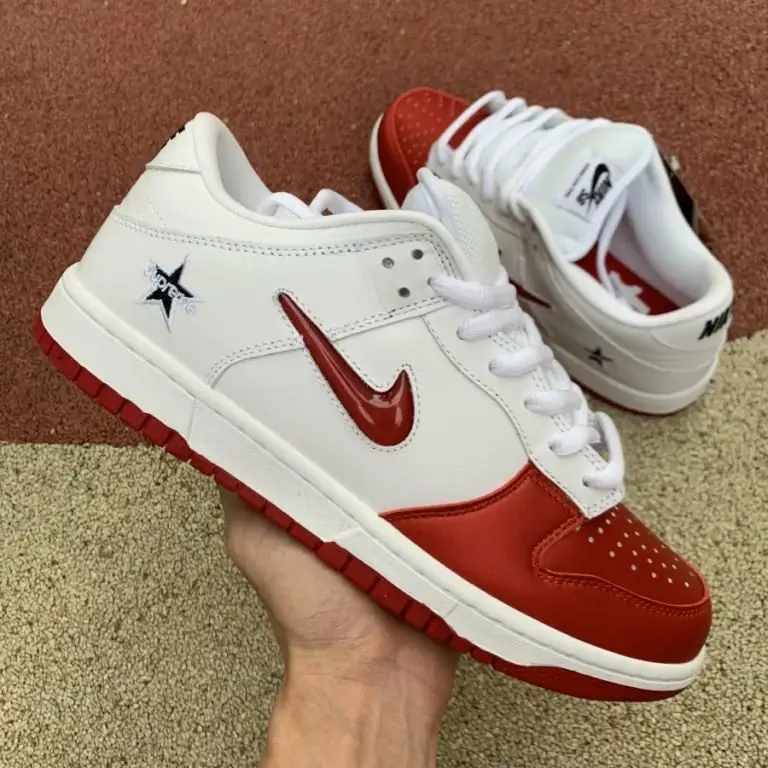 Supreme x Dunk SB Low ' Varsity Red '