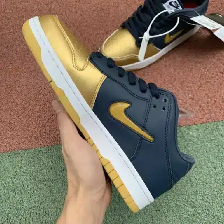 Supreme x Dunk SB Low QS ' Metallic Gold '