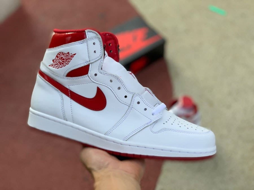 Jordan 1 Retro High OG ' Metallic Red '