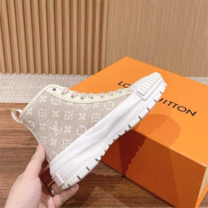 Wmns Squad Sneaker High Top