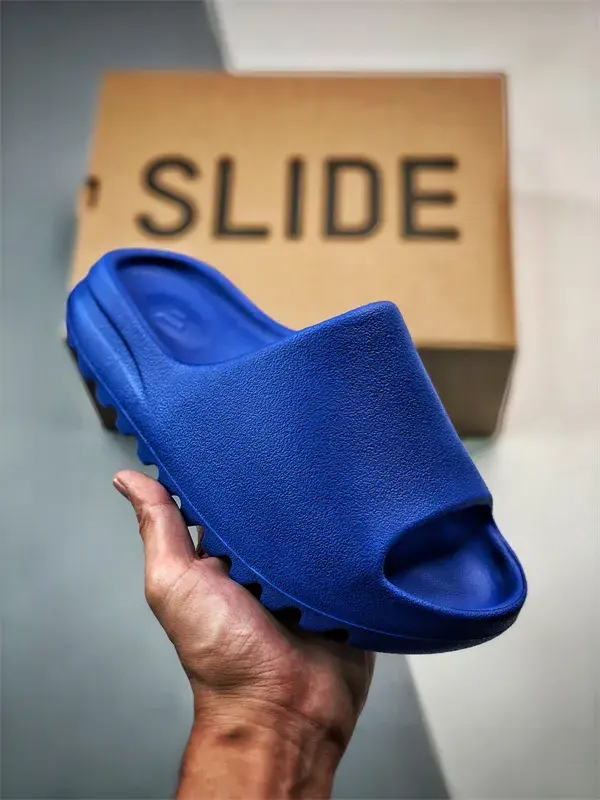 Kanye West x Yeezy Slide' Azure '