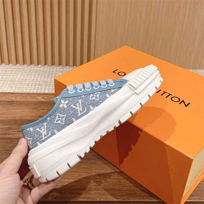 Wmns Squad Sneaker Low Top