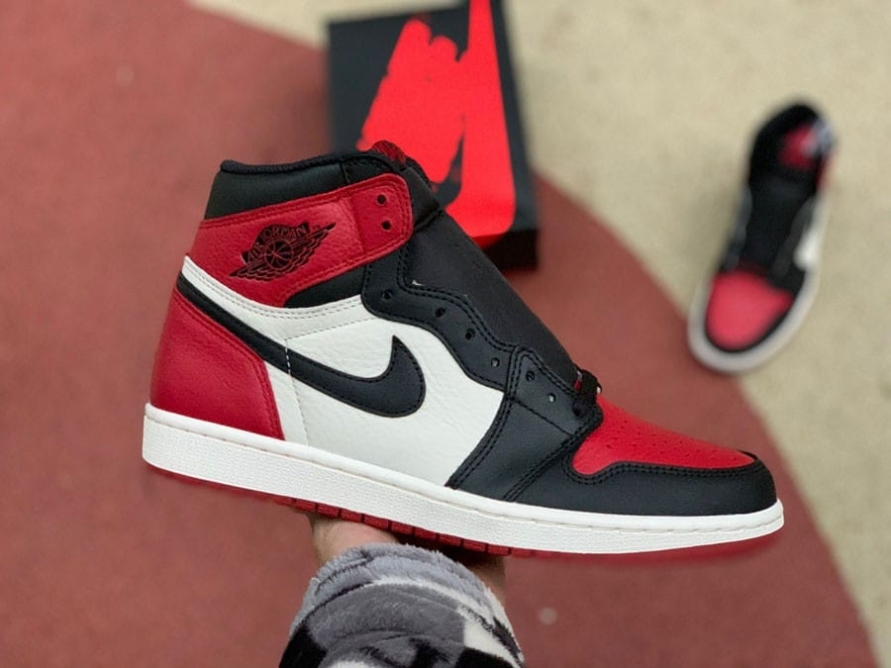 Jordan 1 Retro High OG ' Bred Toe '