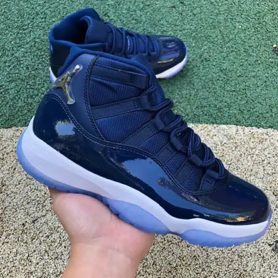 JORDAN 11 RETRO ' NAVY BLUE '