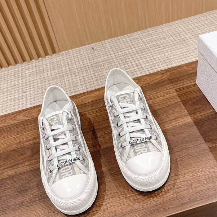 Wmns Walk ' N ' Low Top Platform Sneaker