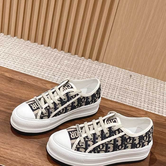 Wmns Walk ' N ' Low Top Platform Sneaker