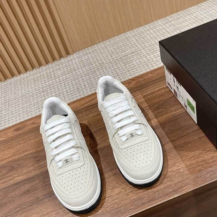 Wmns Suede Low Top Sneakers