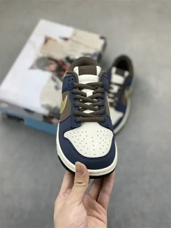 Nike SB Dunk Low ???????