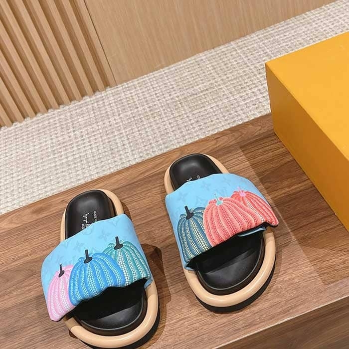Wmns Pool Pillow Flat Comfort Mule x Yayoi Kusama