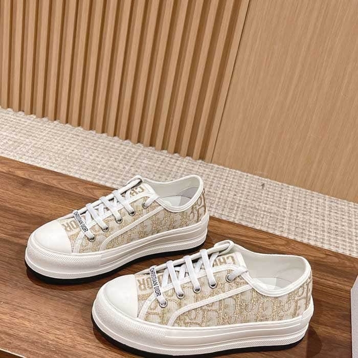 Wmns Walk ' N ' Low Top Platform Sneaker