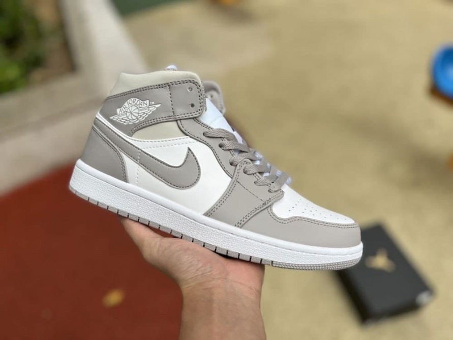 Jordan 1 Mid ' Linen '