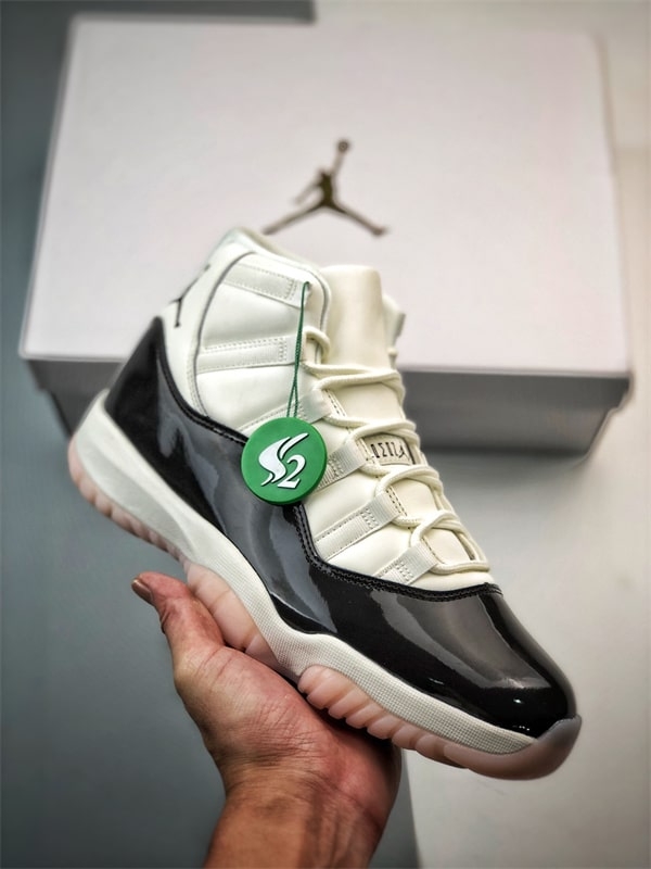 Jordan 11 WMNS ' Neapolitan '