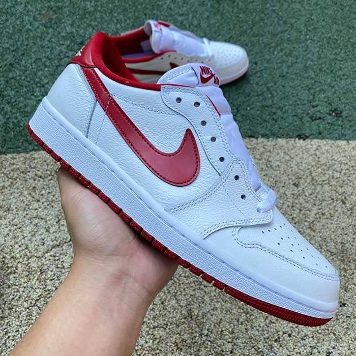 JORDAN 1 RETRO LOW OG ' VARSITY RED '