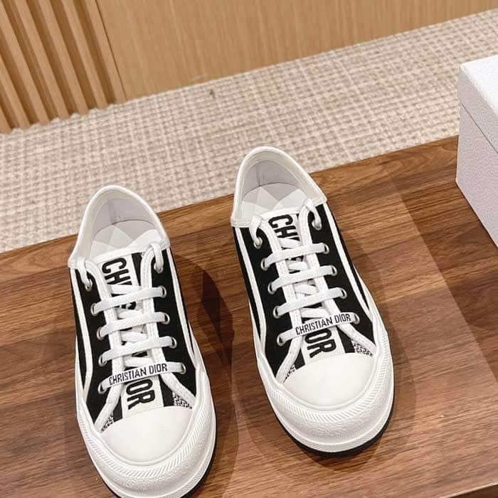 Wmns Walk ' N ' Low Top Platform Sneaker