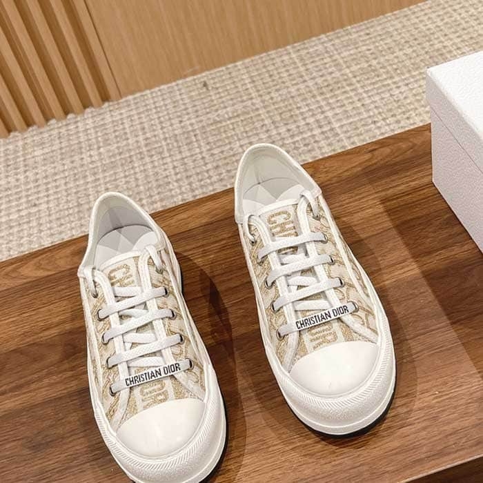 Wmns Walk ' N ' Low Top Platform Sneaker