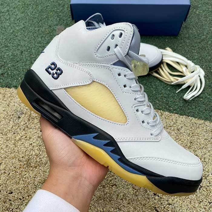 A MA MANI??RE X JORDAN 5 RETRO ' DAWN ' (W)